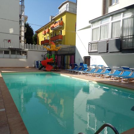 Hotel 2000 Rimini Extérieur photo