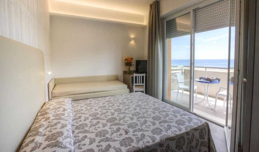 Hotel 2000 Rimini Extérieur photo