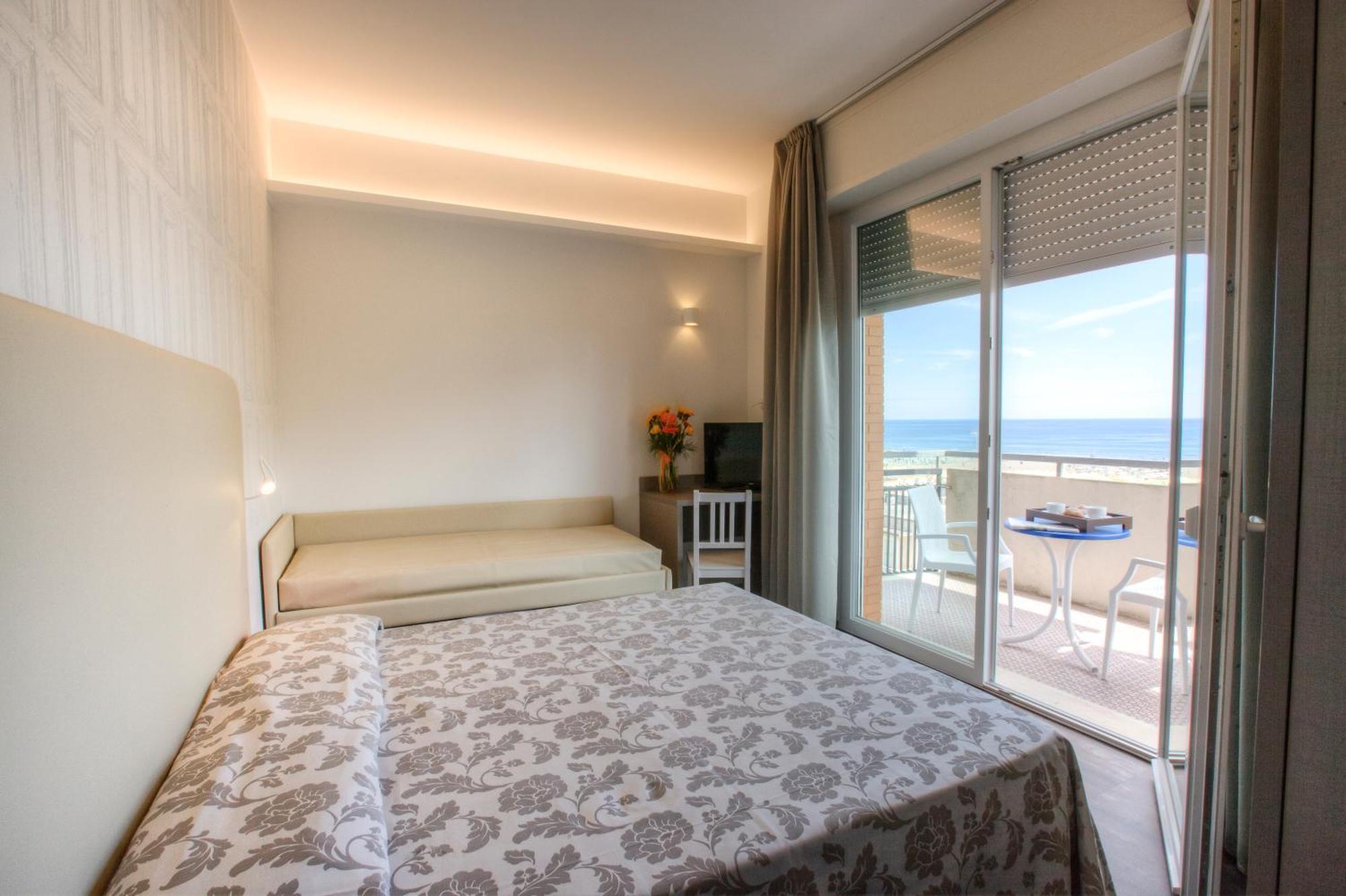 Hotel 2000 Rimini Extérieur photo