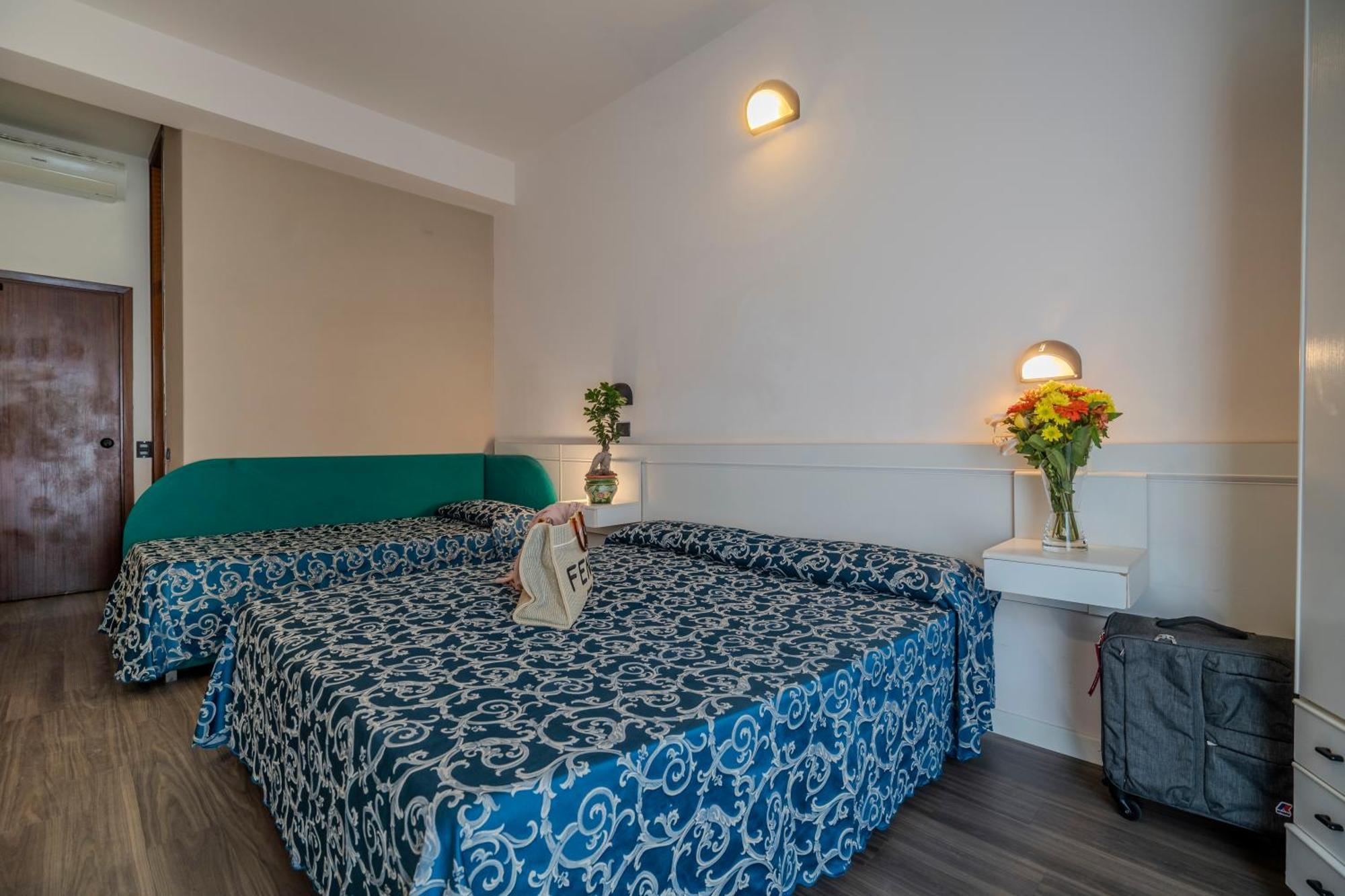 Hotel 2000 Rimini Extérieur photo