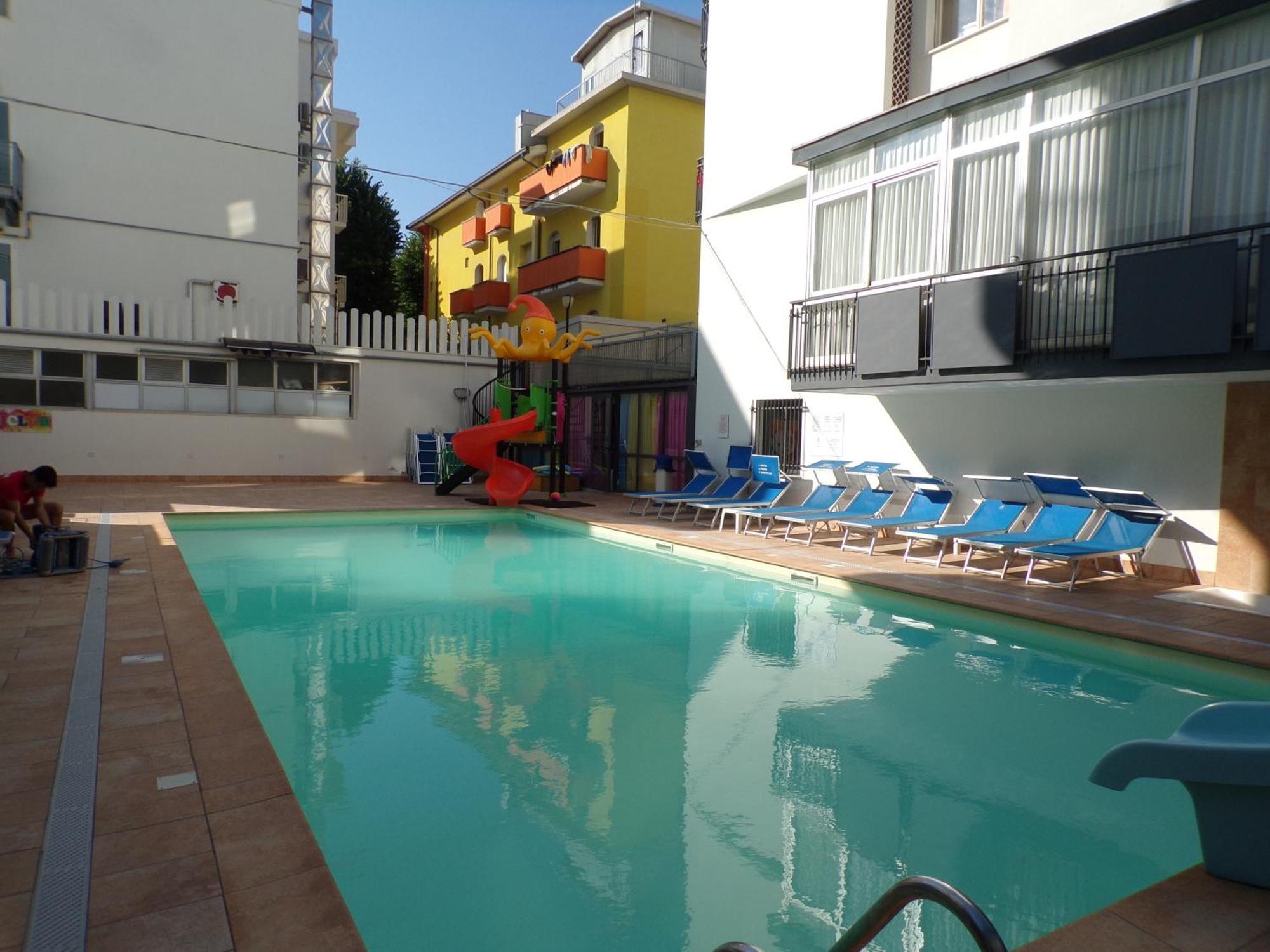 Hotel 2000 Rimini Extérieur photo