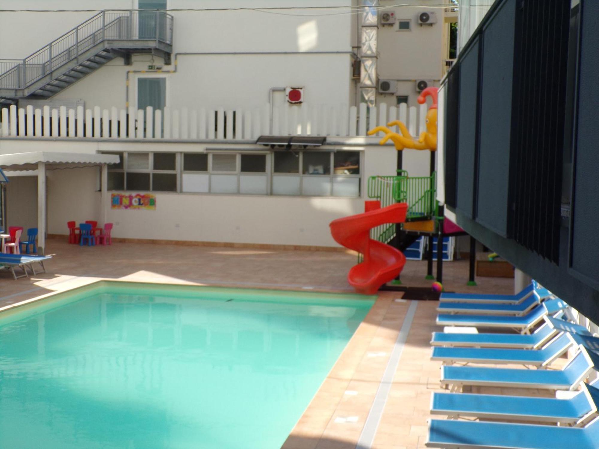 Hotel 2000 Rimini Extérieur photo