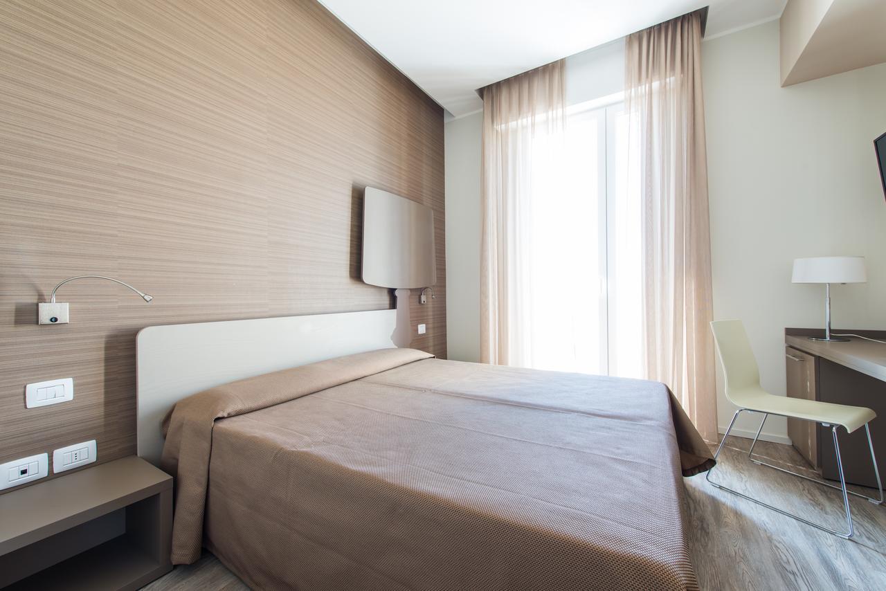 Hotel 2000 Rimini Extérieur photo