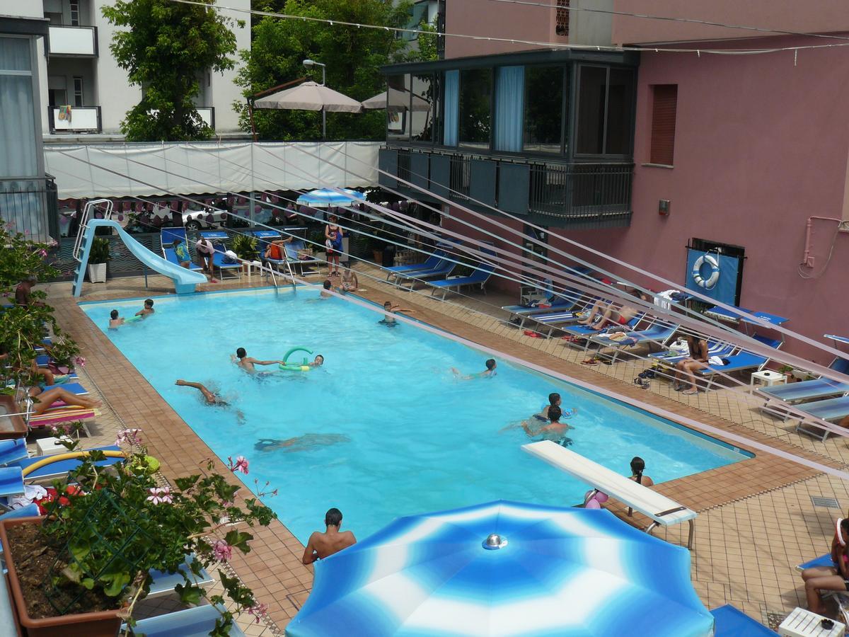 Hotel 2000 Rimini Extérieur photo