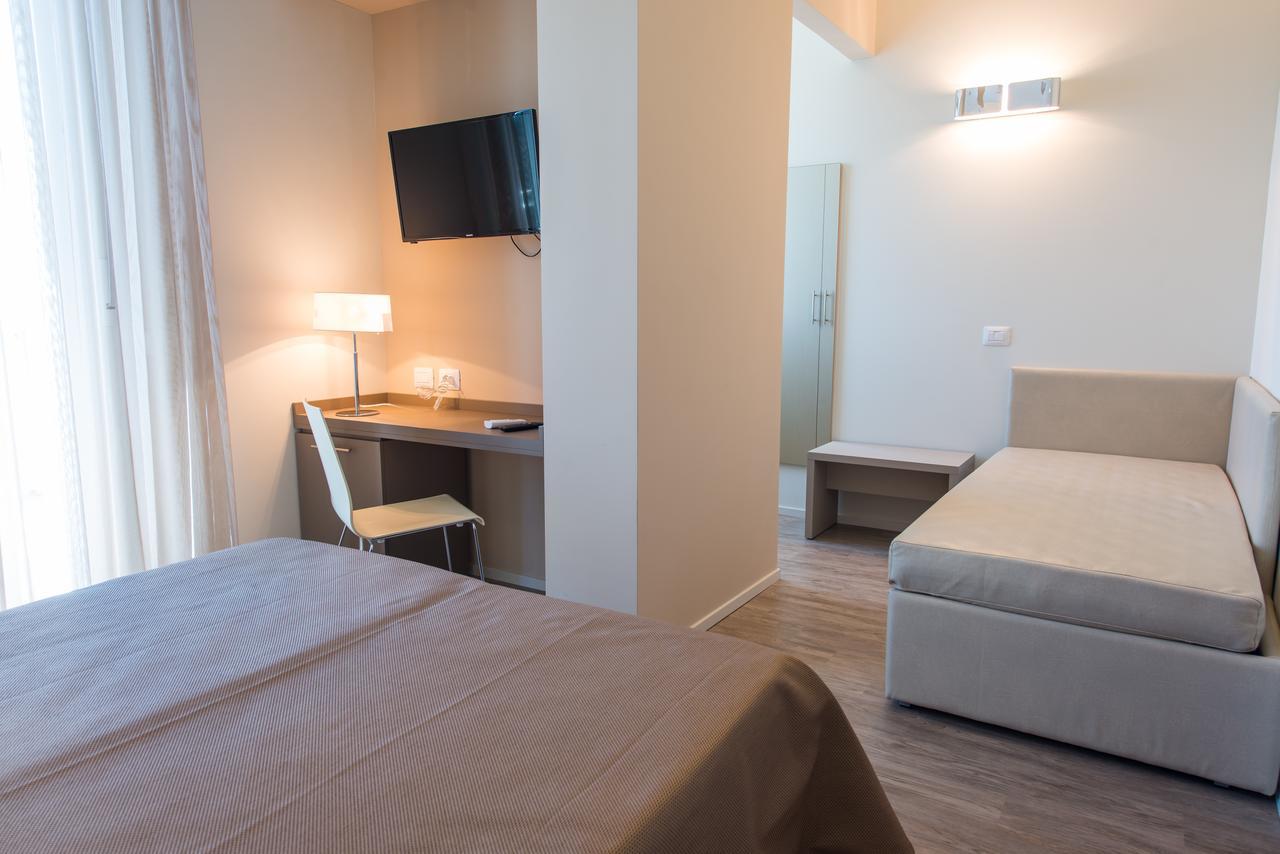 Hotel 2000 Rimini Extérieur photo