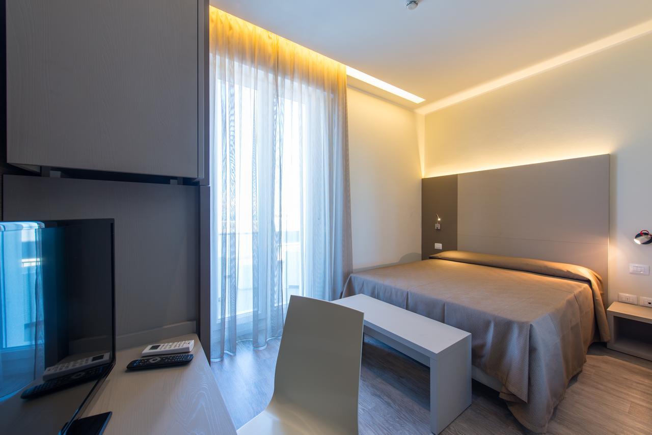 Hotel 2000 Rimini Extérieur photo